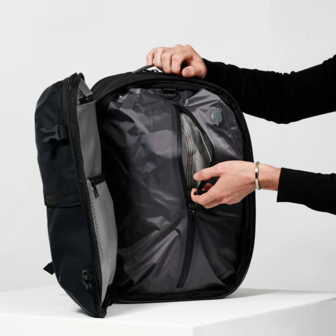 AKON One | Vacuum Travel Bag