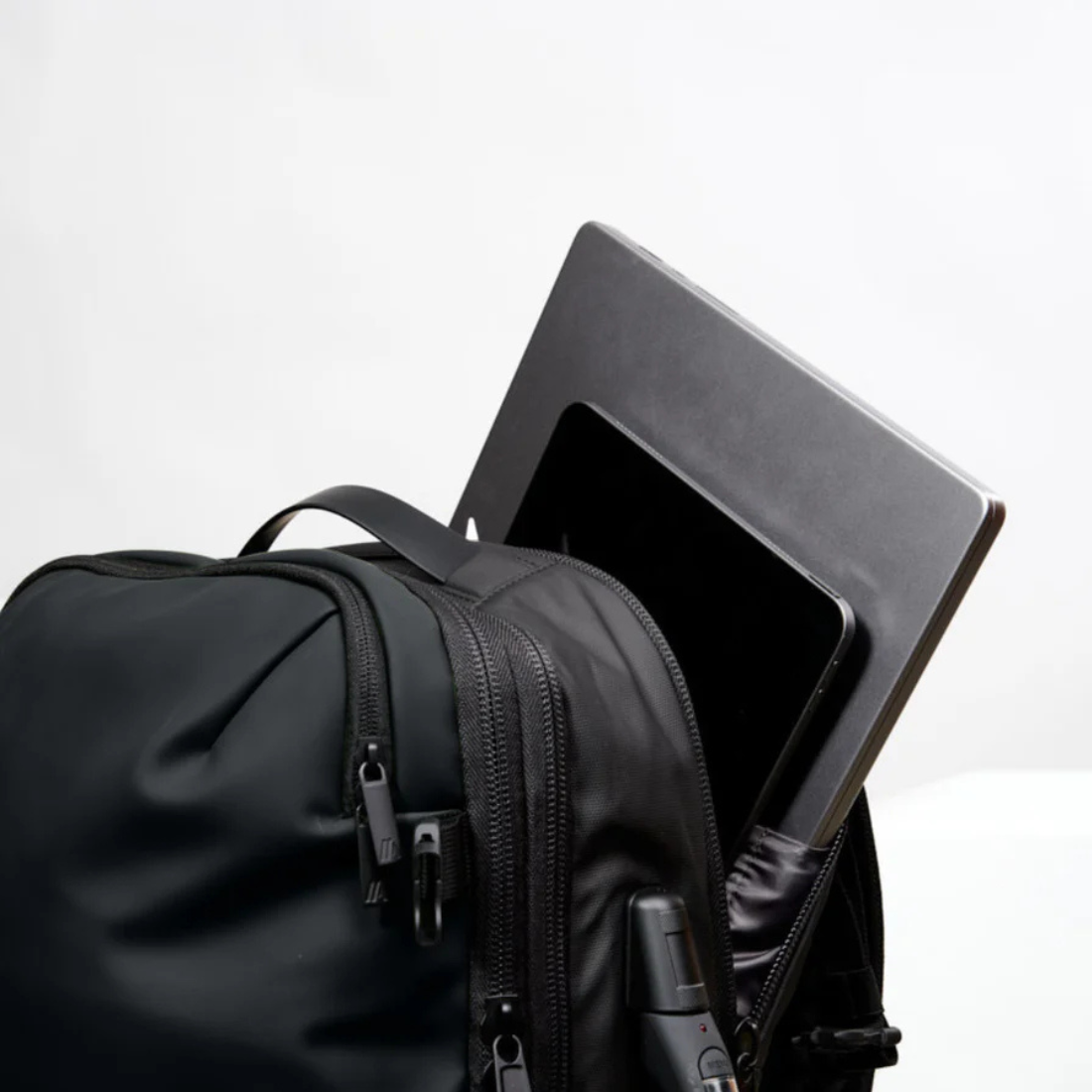 AKON One | Vacuum Travel Bag